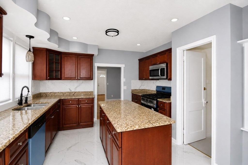 119 Littleton St, Springfield, MA Photo #5
