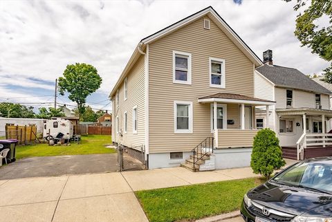 67 Pine St Holyoke MA 01040