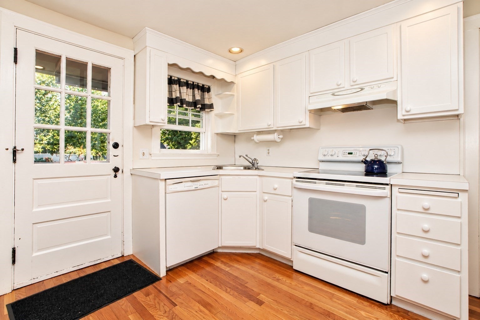 3 Waltham RD, Wayland, MA Photo #6