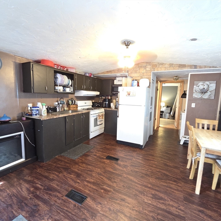 1156 Park St 14