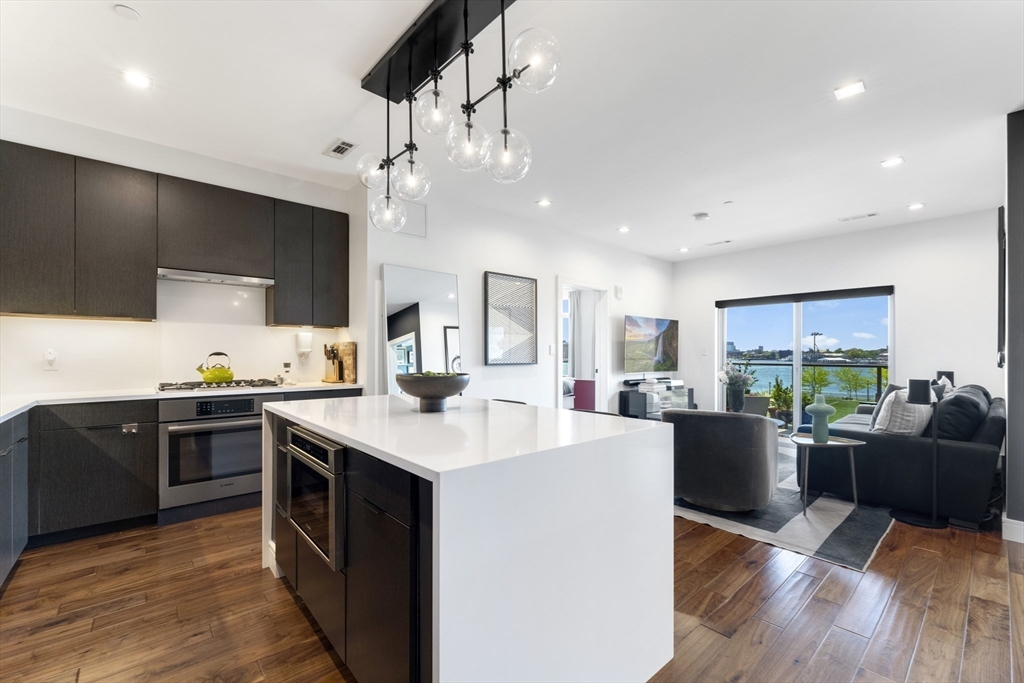 99 Sumner St 321
