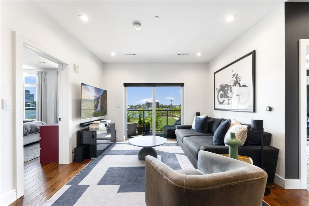 99 Sumner St 321