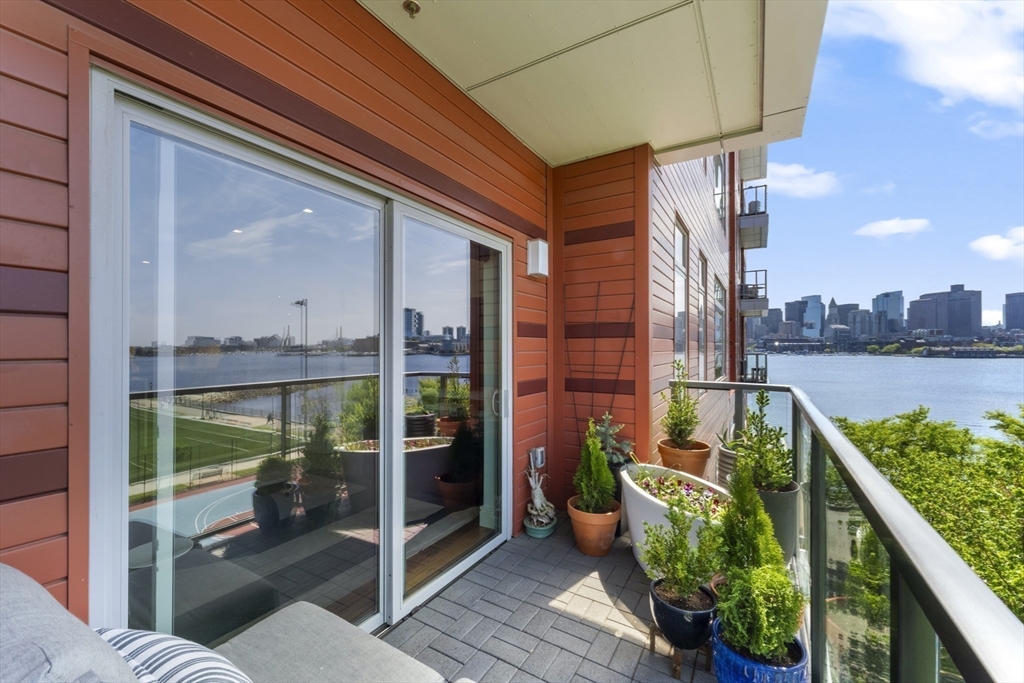 99 Sumner St 321