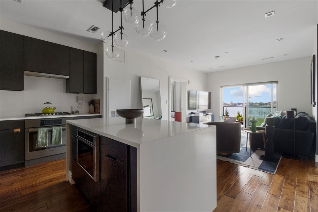 99 Sumner St 321