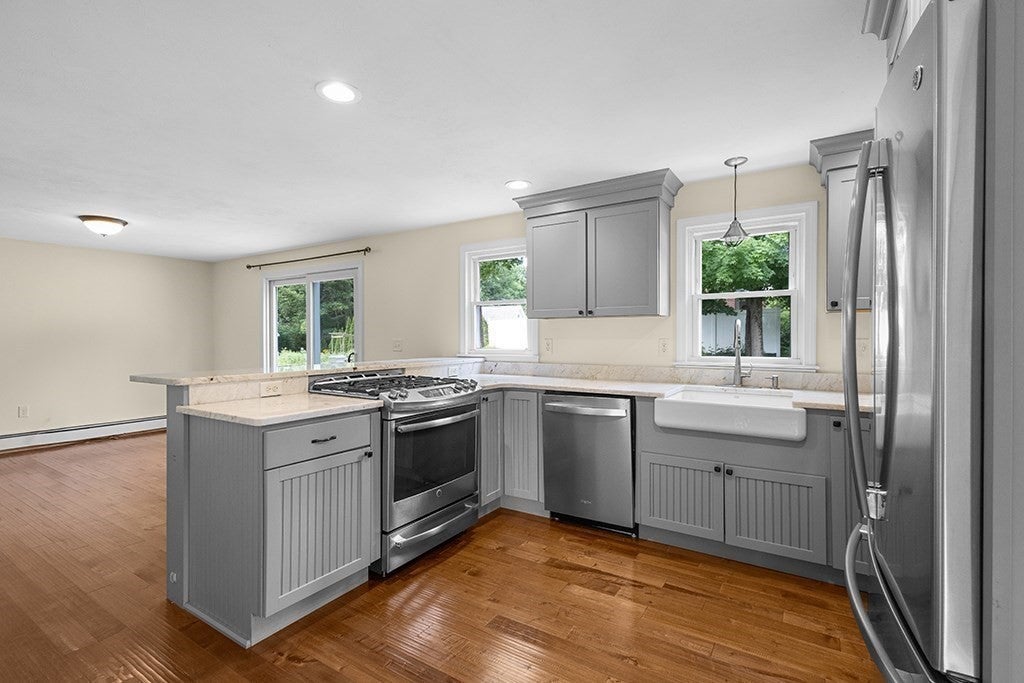 95 Franklin St, Wrentham, MA, 95 Franklin St, Wrentham, MA Photo #6
