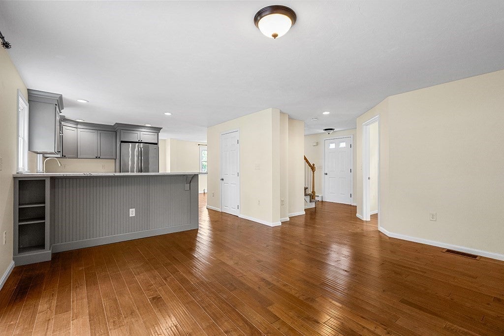 95 Franklin St, Wrentham, MA, 95 Franklin St, Wrentham, MA Photo #9