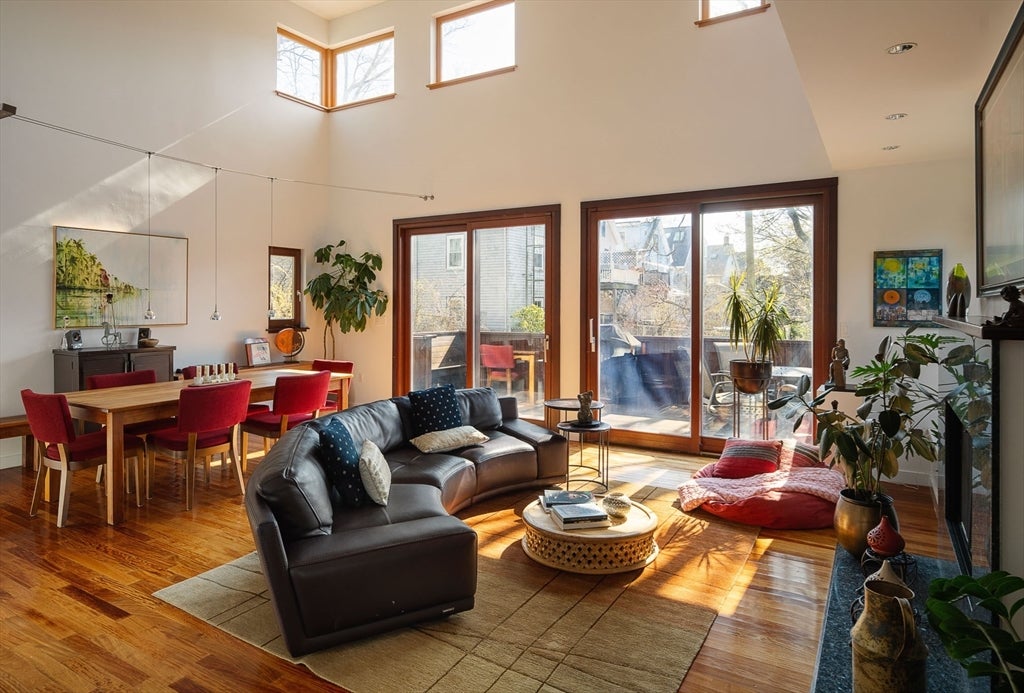 10 Newell St
