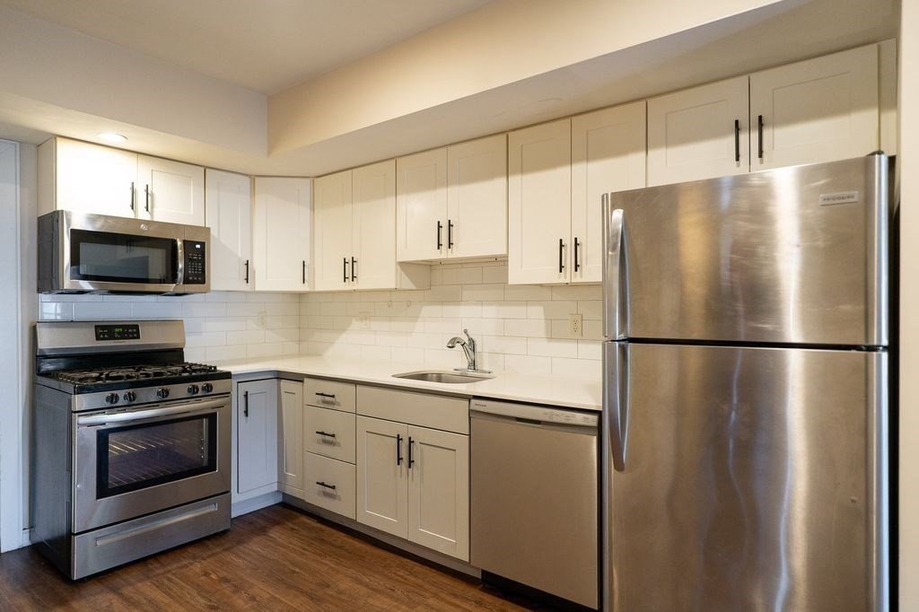 332 Talbot Ave 4th Flr #14 - Photo 4