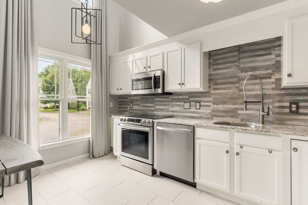 33 Barker Square Dr 33