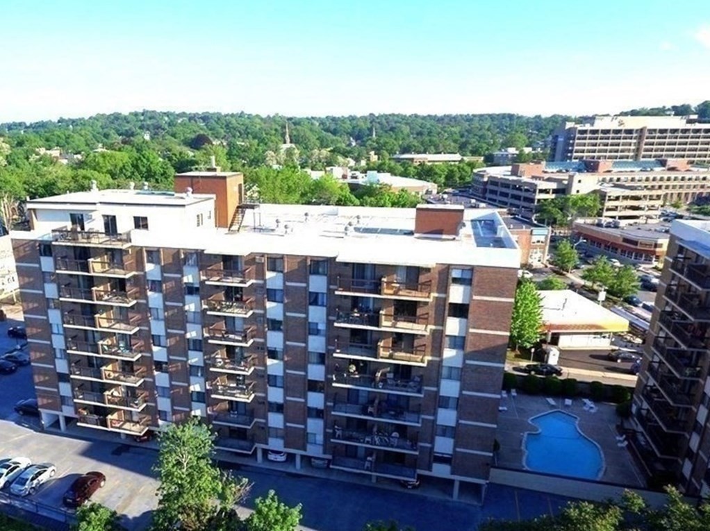 10 Williams St 56
