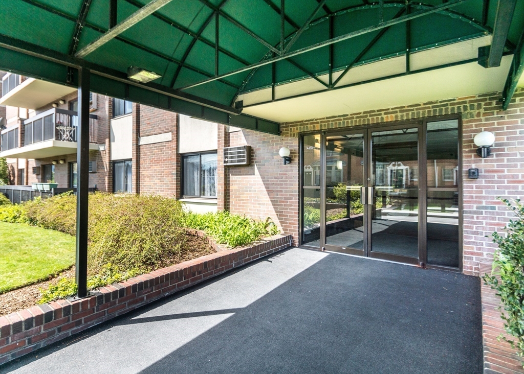 10 Williams St 56