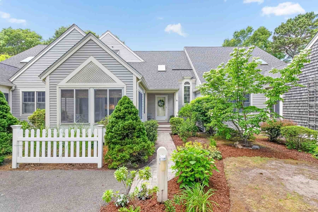16 Gold Leaf Ln 16