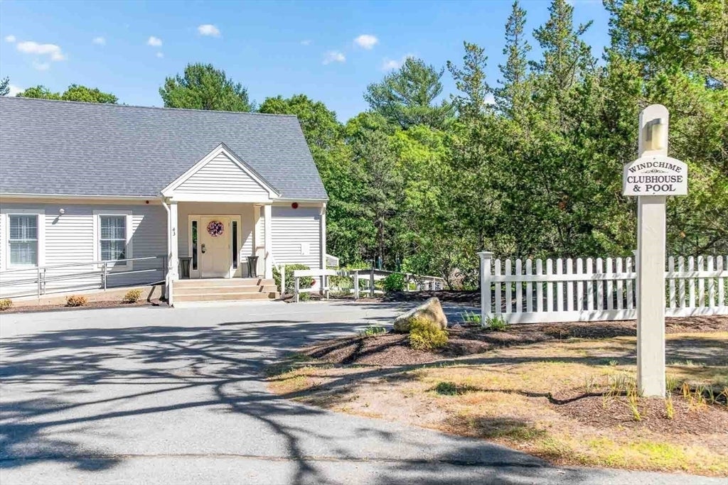 16 Gold Leaf Ln 16