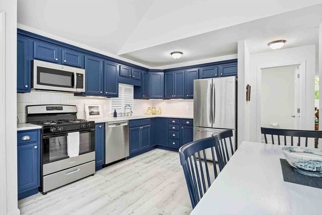 16 Gold Leaf Ln 16