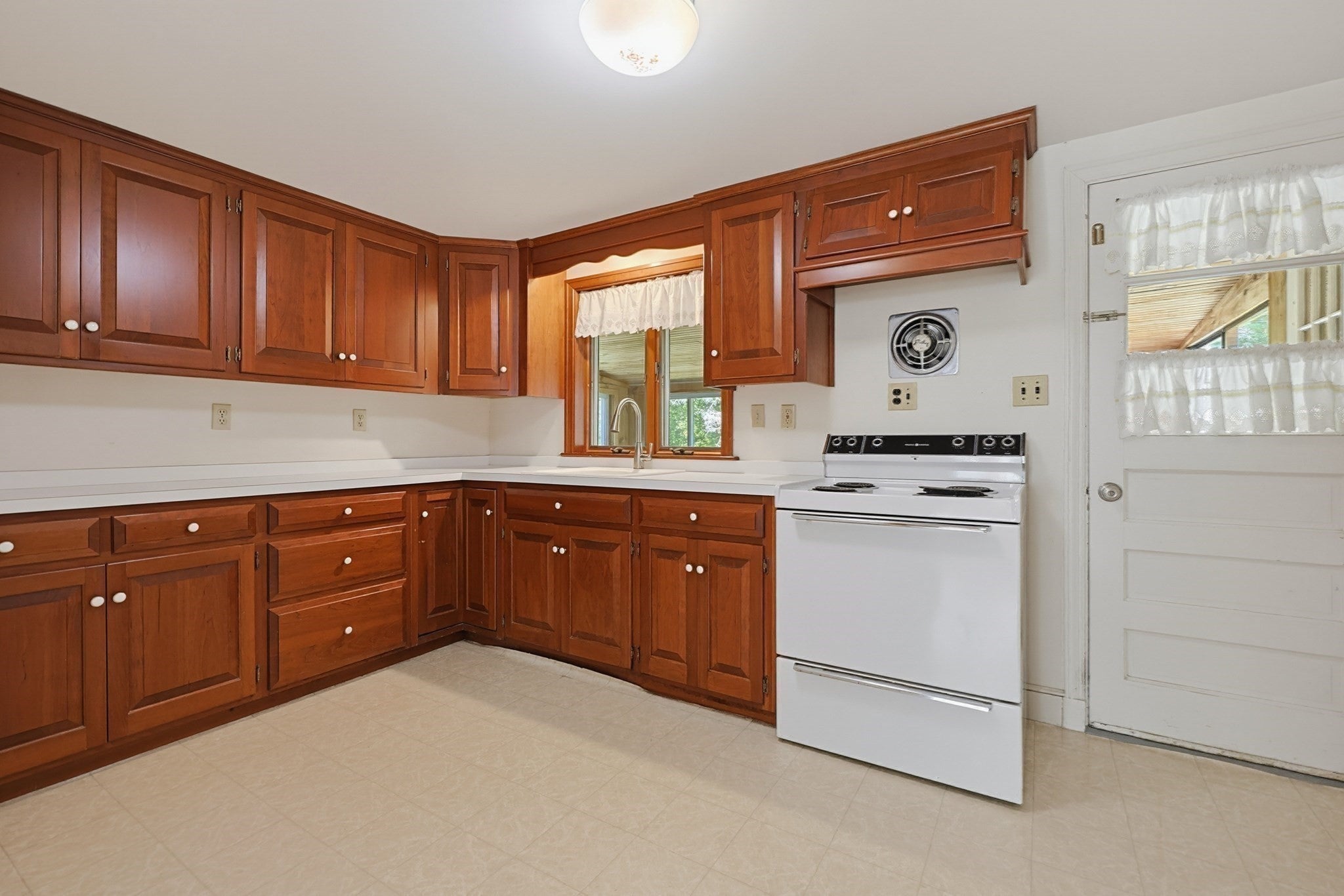 129 Boardman St, Norfolk, MA, 129 Boardman St, Norfolk, MA Photo #10