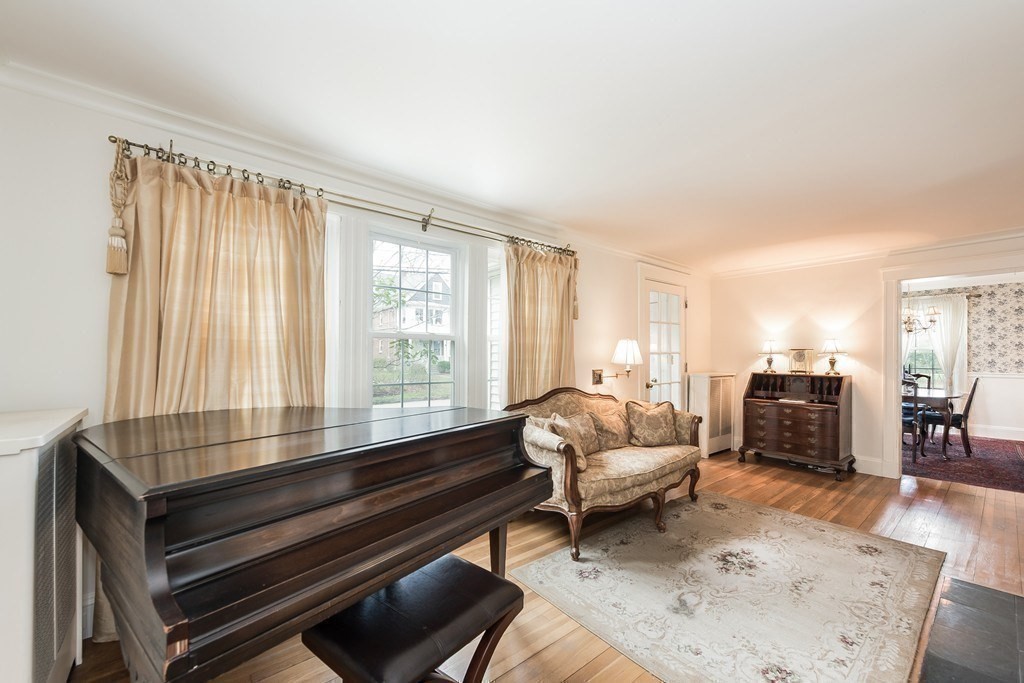62 Evergreen Ave
