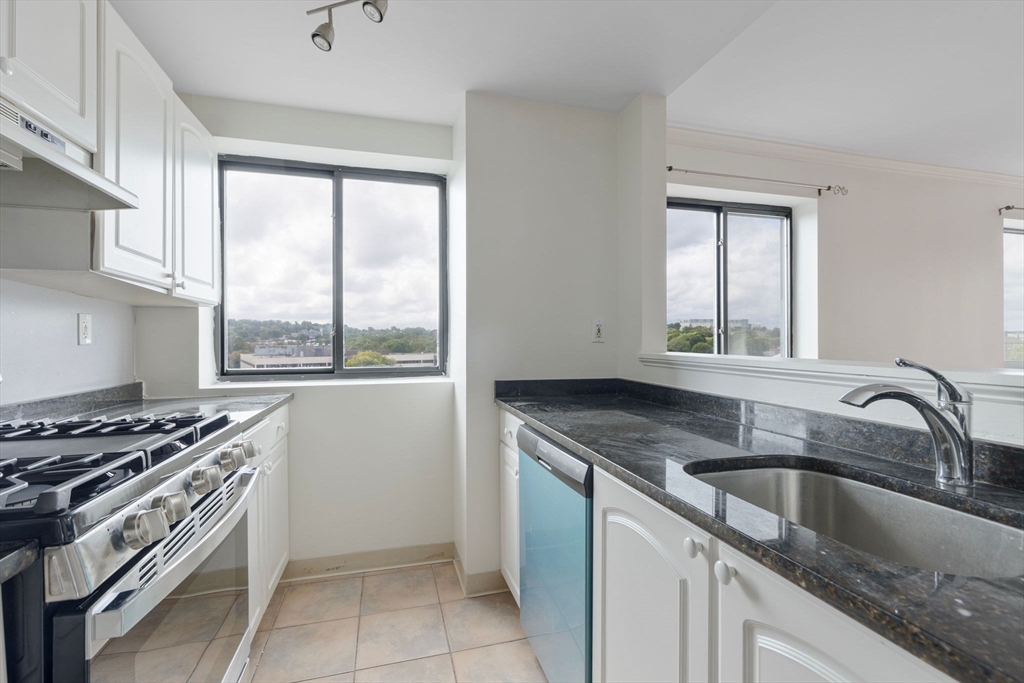 15 N Beacon St 1003