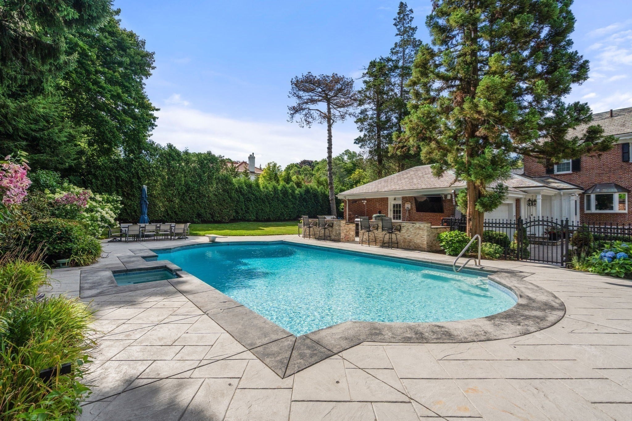 393 Commonwealth AVE, Newton, MA Photo #39