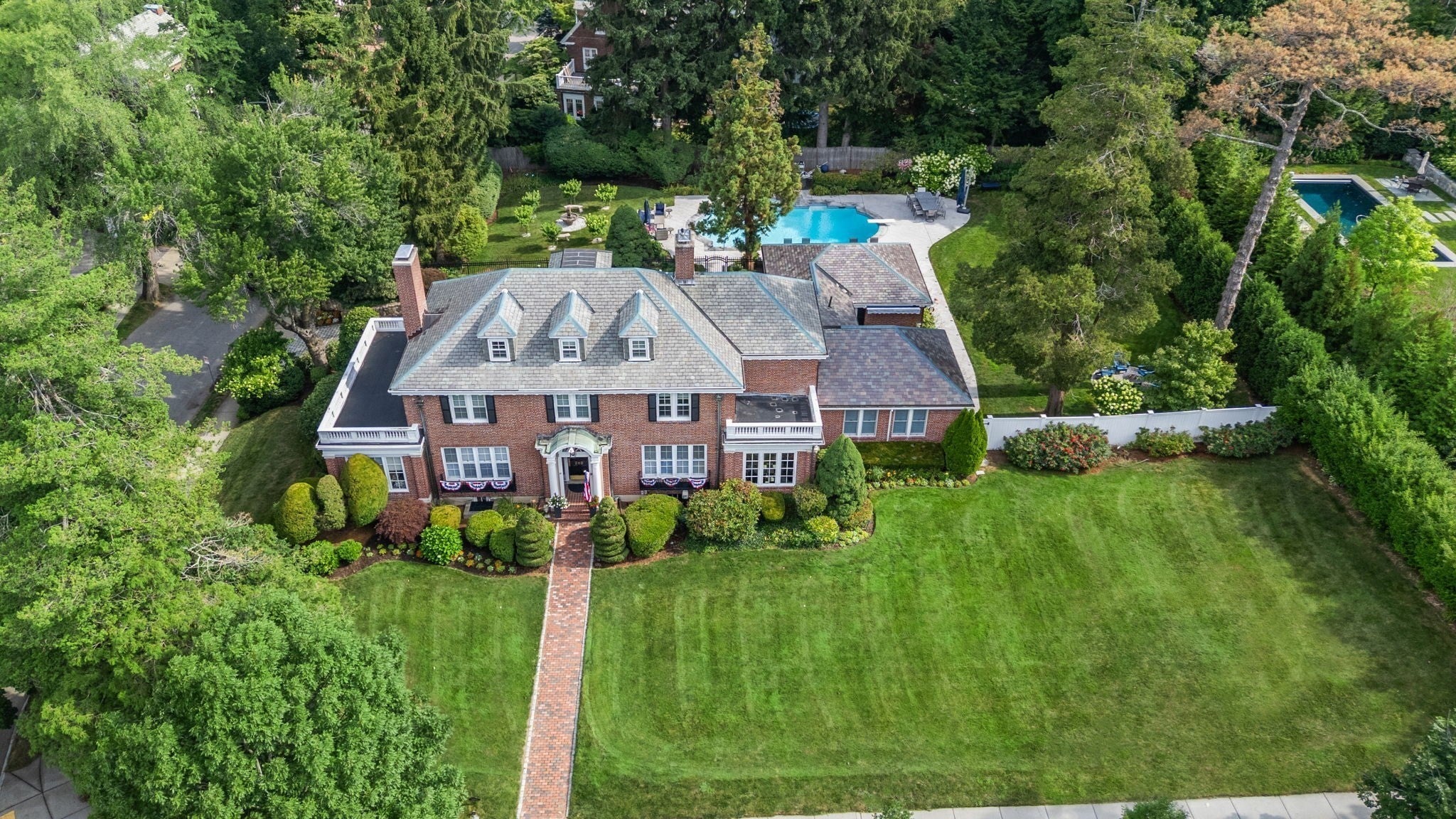 393 Commonwealth