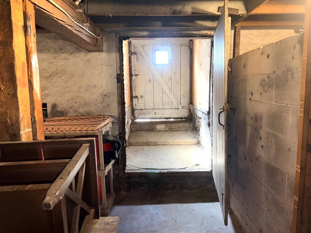 10 Eddy St, Webster, MA Photo #34