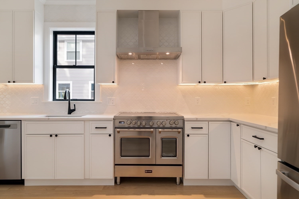 Somerville, Massachusetts 02145, United States, 7 Bedrooms Bedrooms, ,7 BathroomsBathrooms,Residential,Active,242715