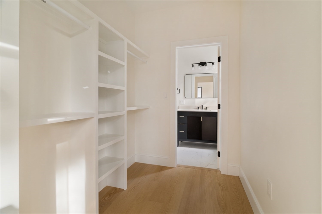 Somerville, Massachusetts 02145, United States, 7 Bedrooms Bedrooms, ,7 BathroomsBathrooms,Residential,Active,242715