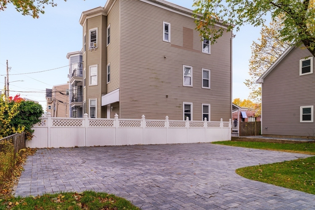 Somerville, Massachusetts 02145, United States, 7 Bedrooms Bedrooms, ,7 BathroomsBathrooms,Residential,Active,242715