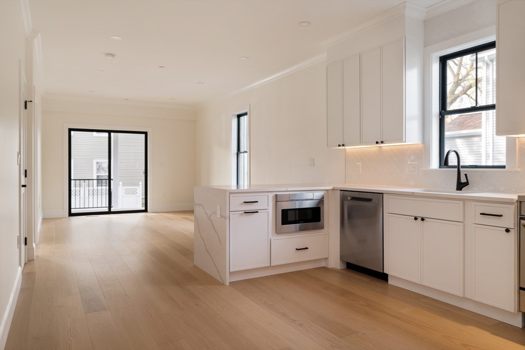 Somerville, Massachusetts 02145, United States, 7 Bedrooms Bedrooms, ,7 BathroomsBathrooms,Residential,Active,242715