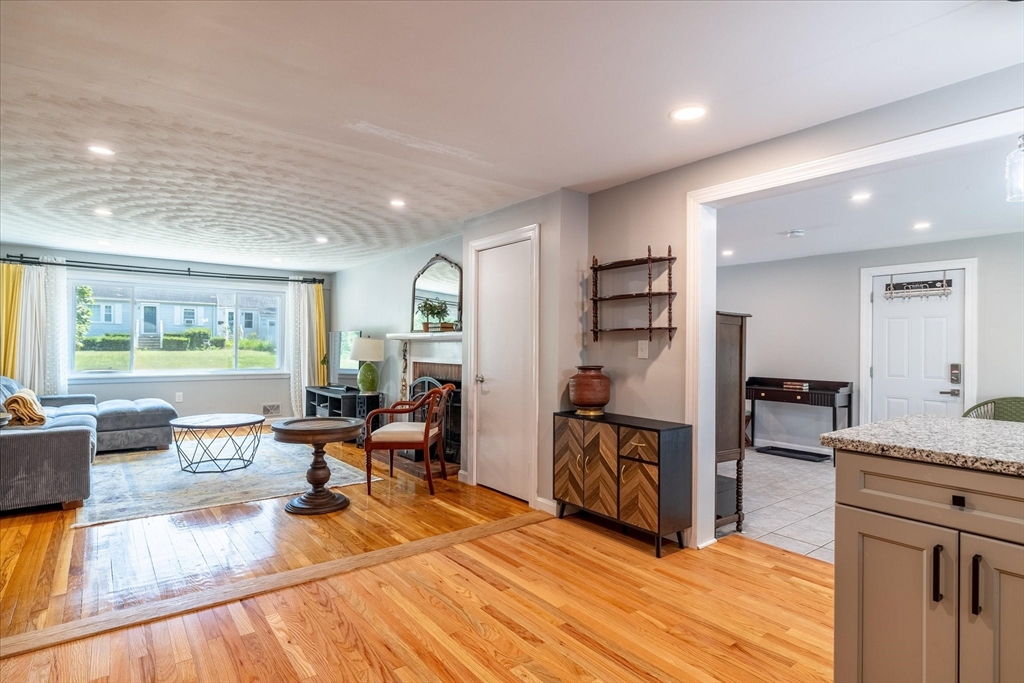 13 Curley Dr, Hudson, MA Photo #16