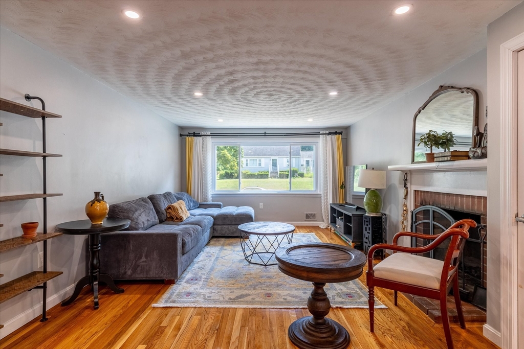 13 Curley Dr, Hudson, MA Photo #15