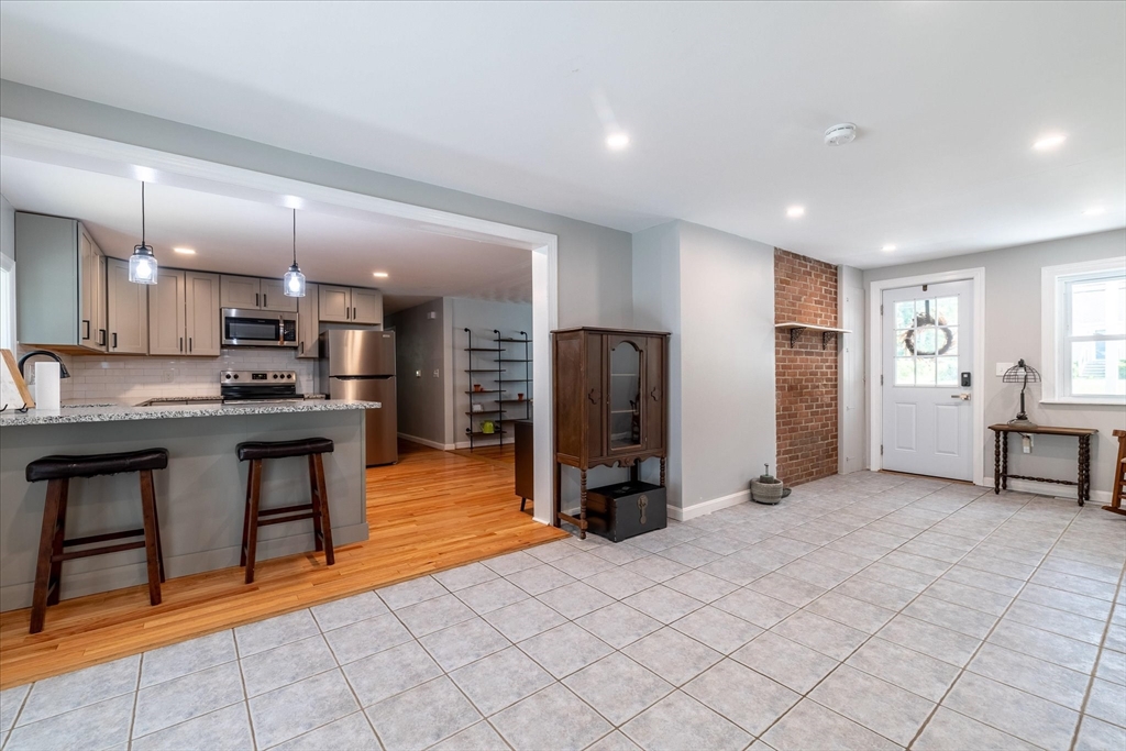 13 Curley Dr, Hudson, MA Photo #12