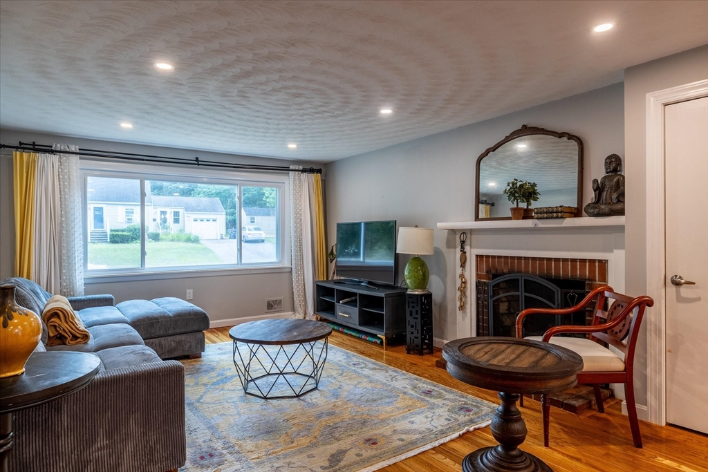 13 Curley Dr, Hudson, MA Photo #18