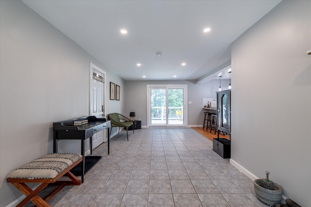 13 Curley Dr, Hudson, MA Photo #9