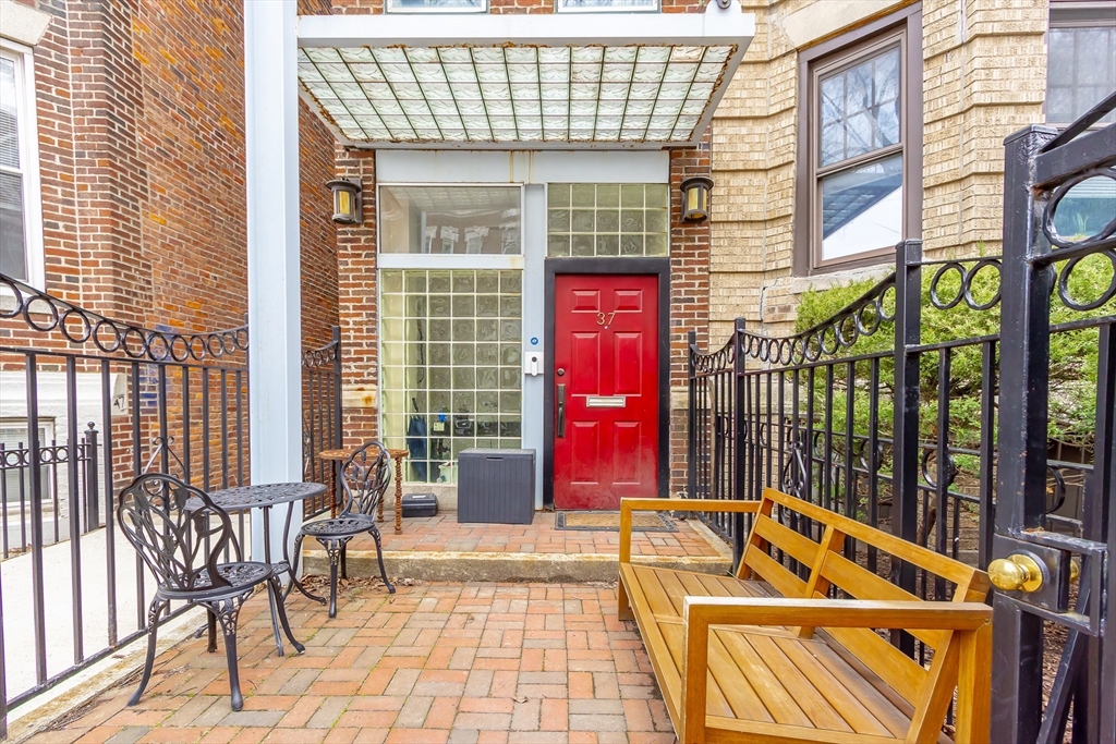 37 Queensberry St