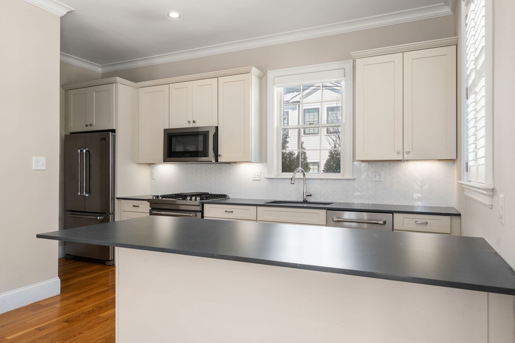 23 Chickatawbut St 2