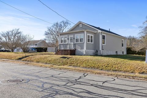63 Summit Ave Dartmouth MA 02747