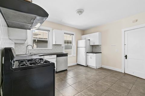 Photo of 723 Fellsway #2, Medford, MA 02155 (MLS # 73439748)