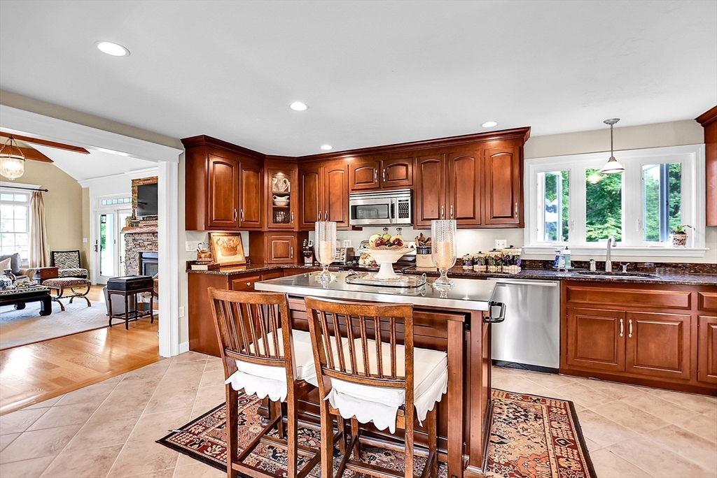 82 Bellingham Rd, Blackstone, MA Photo #6