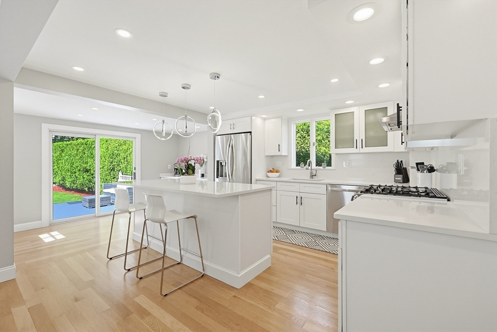 8 Woodbury Ave