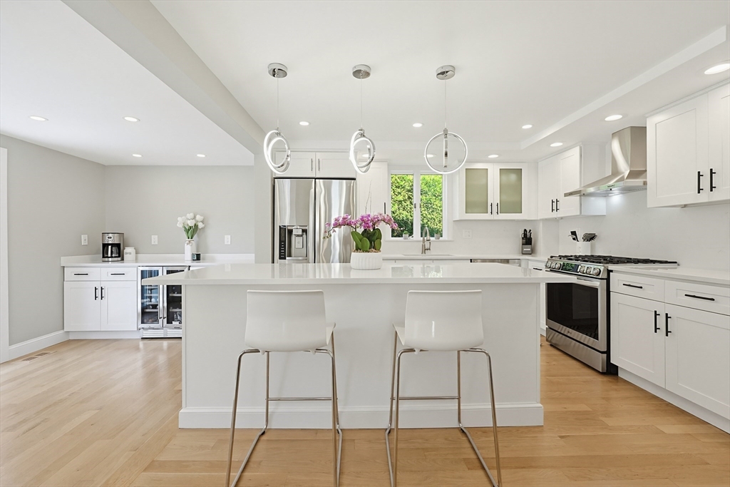 8 Woodbury Ave