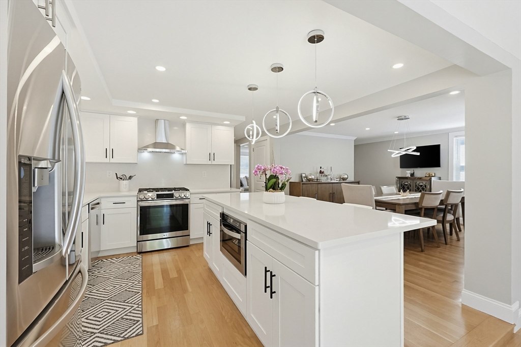 8 Woodbury Ave