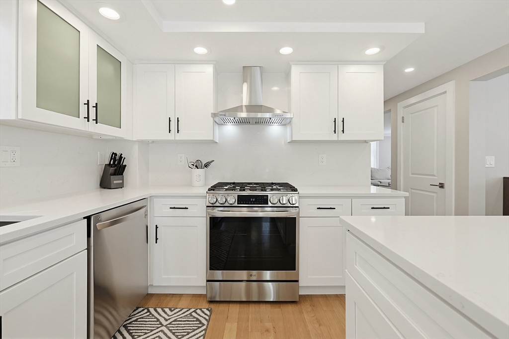 8 Woodbury Ave