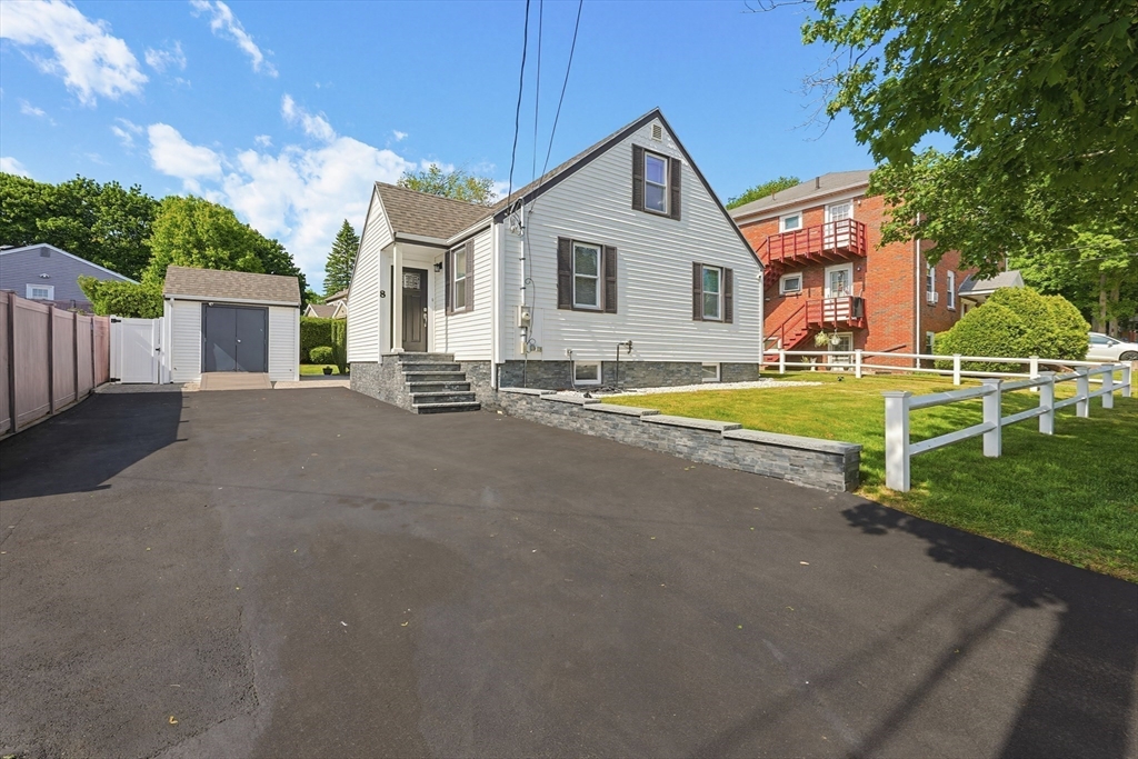 8 Woodbury Ave
