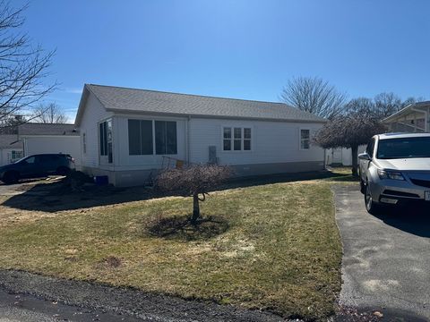 15 Bluebird Dr Tiverton RI 02878