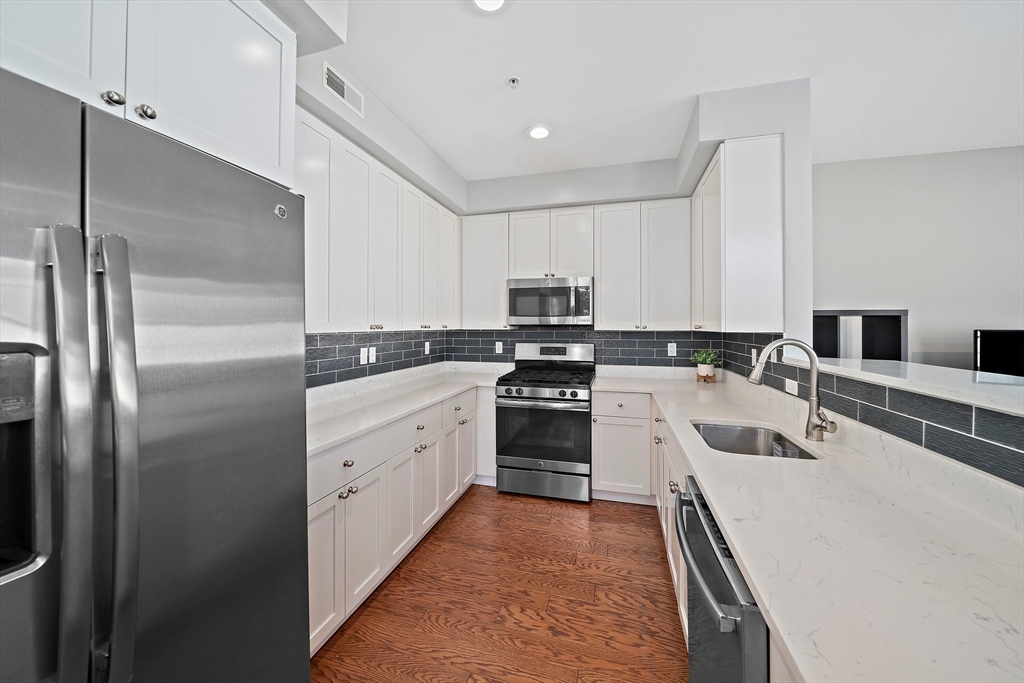 70 Endicott 408