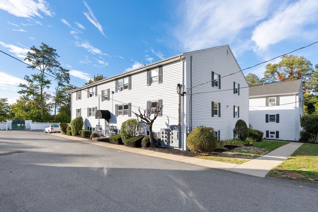 3682 N Main St 7