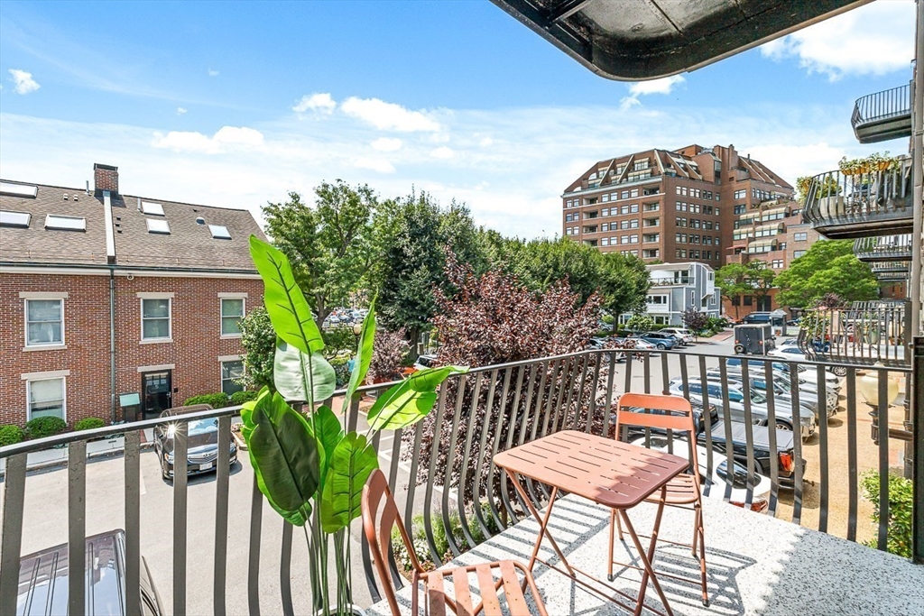 343 Commercial St 212