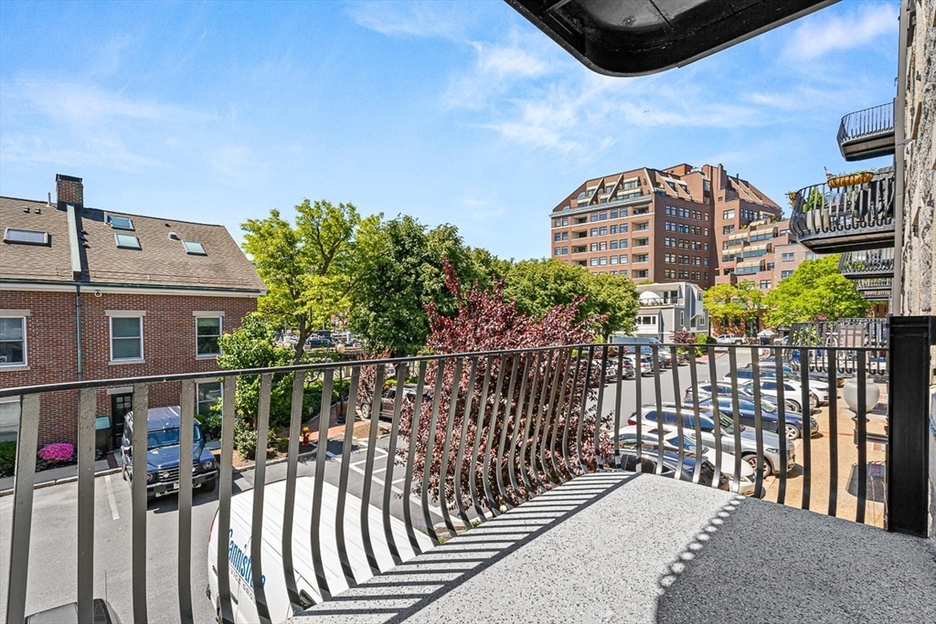343 Commercial St 212
