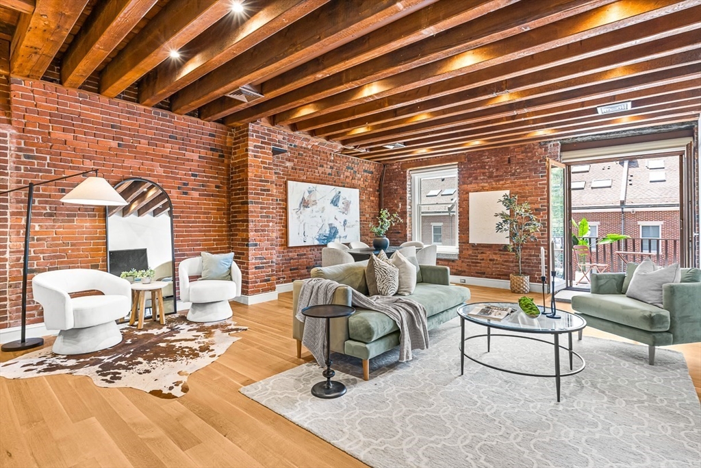 343 Commercial St 212