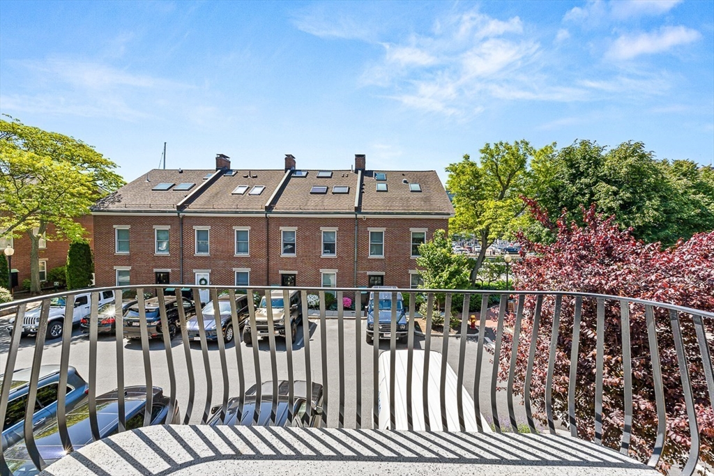 343 Commercial St 212